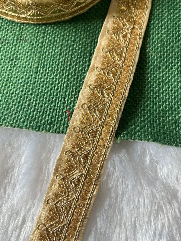 Lace| width :1”| 1 metre | Code : 390 - Image 2